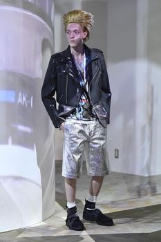 COMME_DES_GAR__ONS_HOMME_PLUS_2021SS_Men_s_Collection_runway_gallery-12.jpg