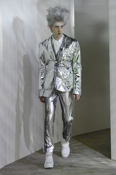 COMME_DES_GAR__ONS_HOMME_PLUS_2021SS_Men_s_Collection_runway_gallery.jpg
